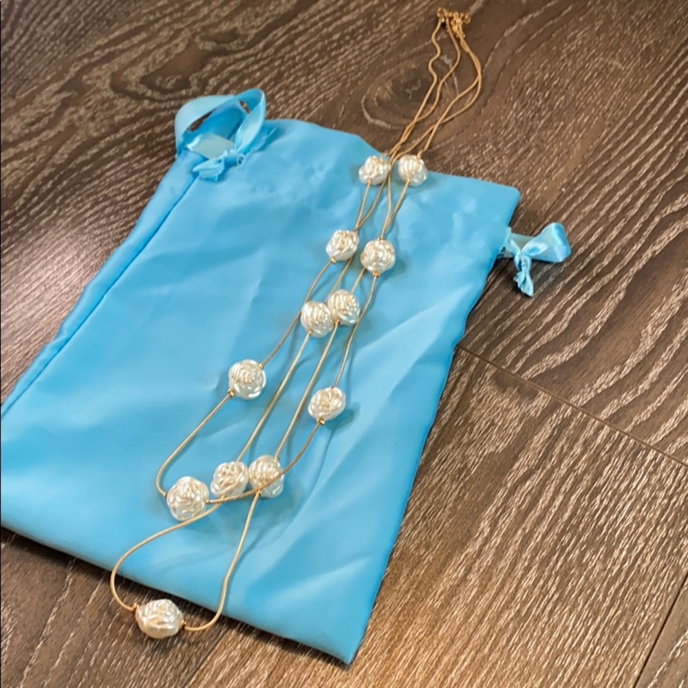 Rose, gold chain necklace